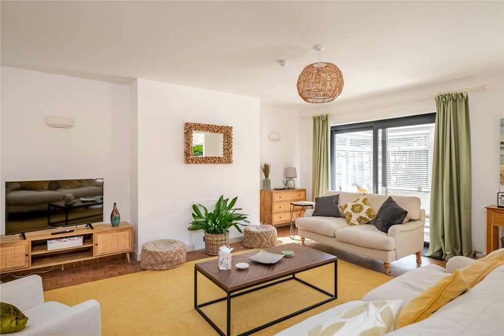 Property photo 2 of 12 Picture No. 17