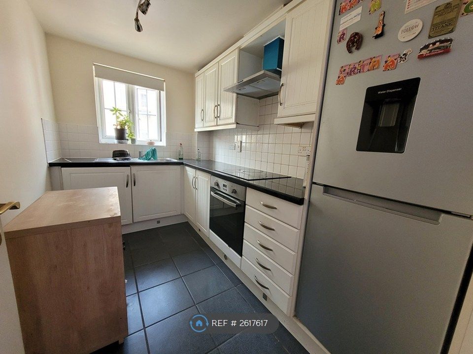 Property photo 2 of 10 Kitchen