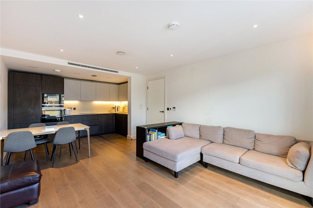 Property photo 1 of 18 Kitchen/Reception
