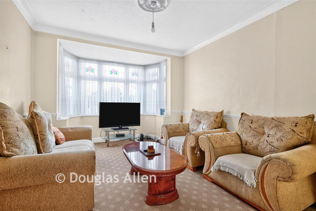 Property photo 2 of 10 Lounge