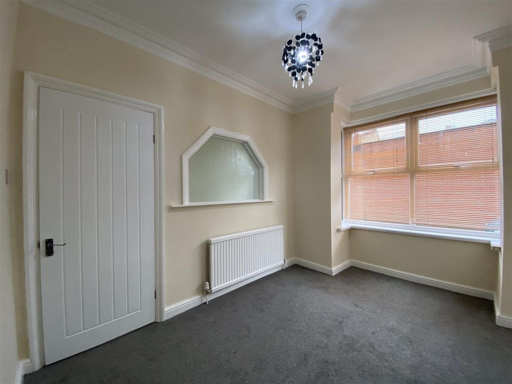 Property photo 3 of 14 Lounge