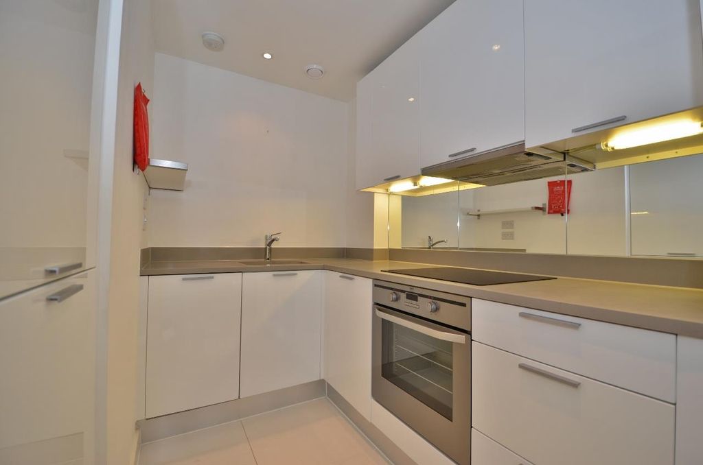 Property photo 3 of 11 Kitchen