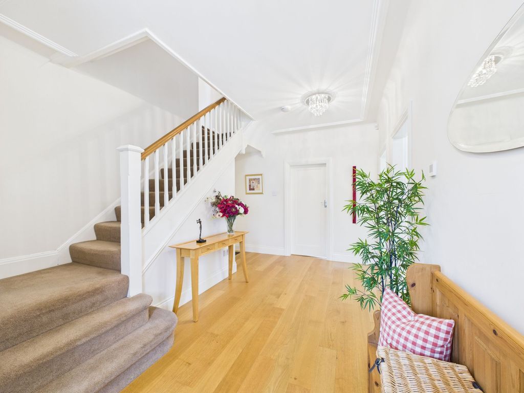 Property photo 3 of 44