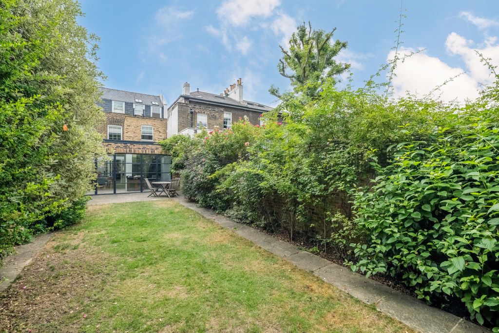 Property photo 2 of 30