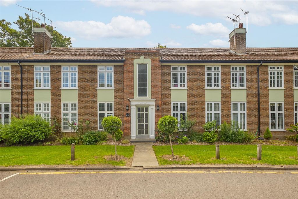 Property photo 1 of 16 32-Rythe-Court-0010.Jpg
