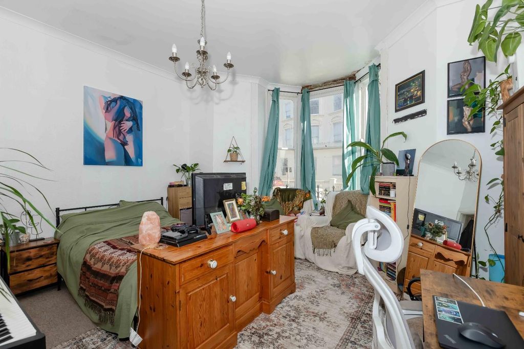 Property photo 2 of 7 Lansdowne Place_4.Jpg