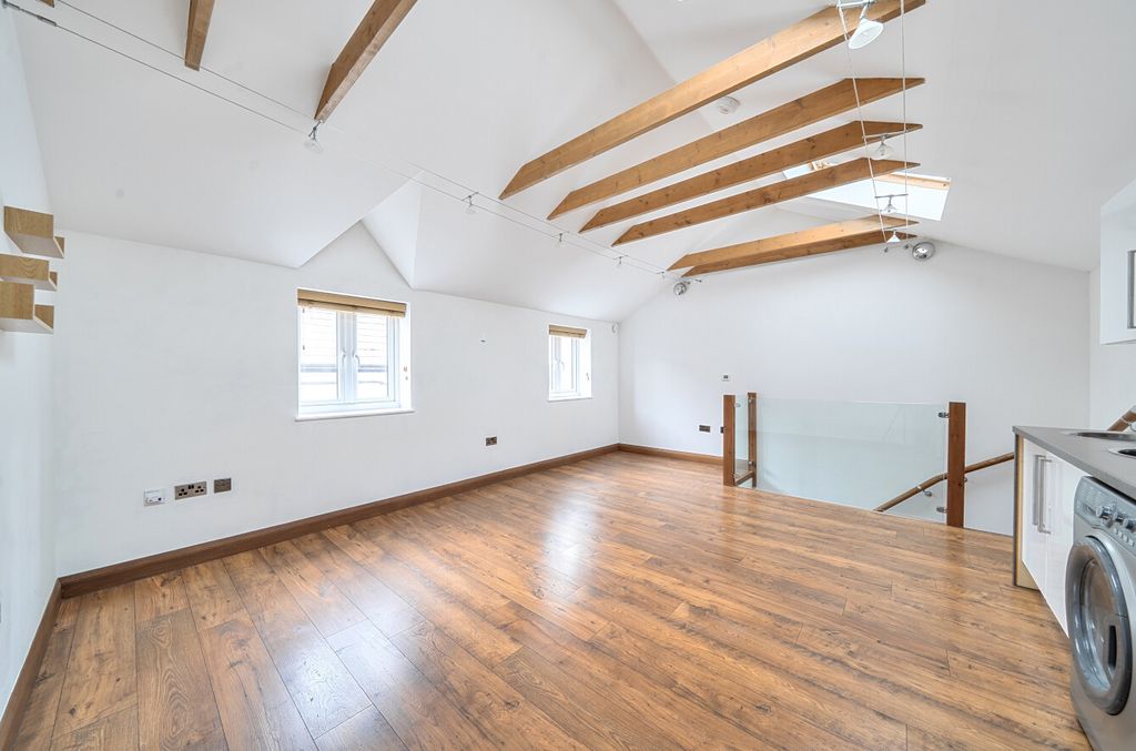 Property photo 1 of 11 1464736-15-6A0Ae8...