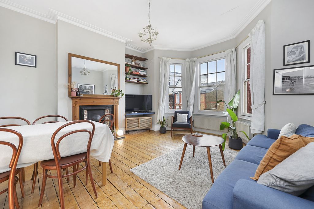 Property photo 1 of 12 Three Bedroom Apartment For Sale