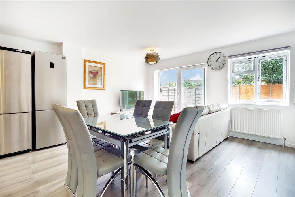 Property photo 3 of 12 16c3.Jpg