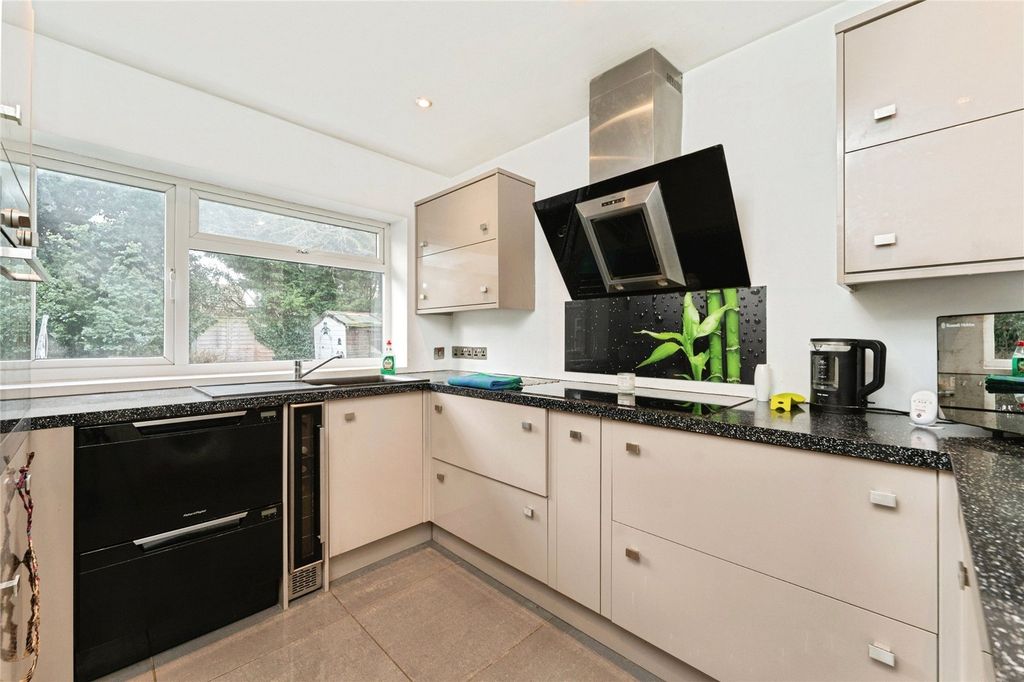 Property photo 2 of 23 Picture No. 19