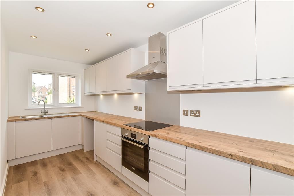 Property photo 3 of 13 Kitchen