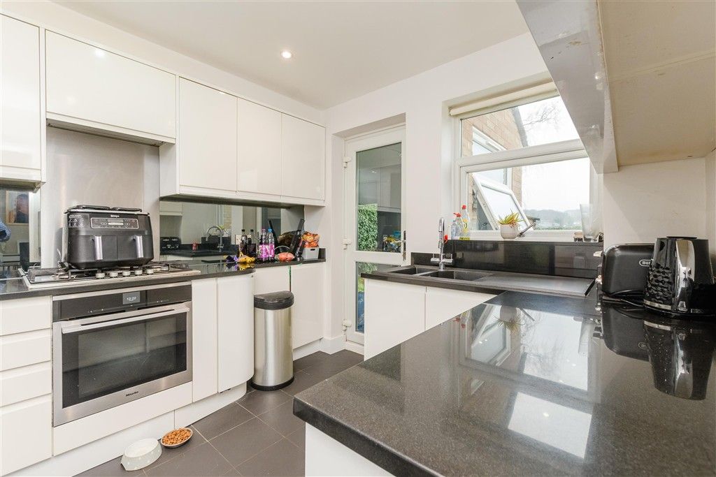 Property photo 2 of 18 Kitchen