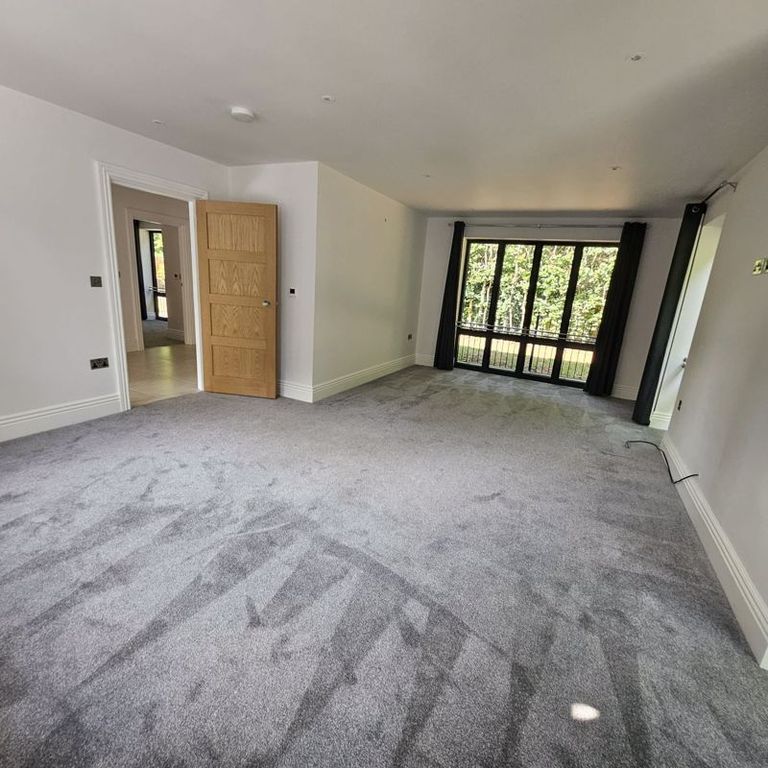 Property photo 3 of 17 Photo 14
