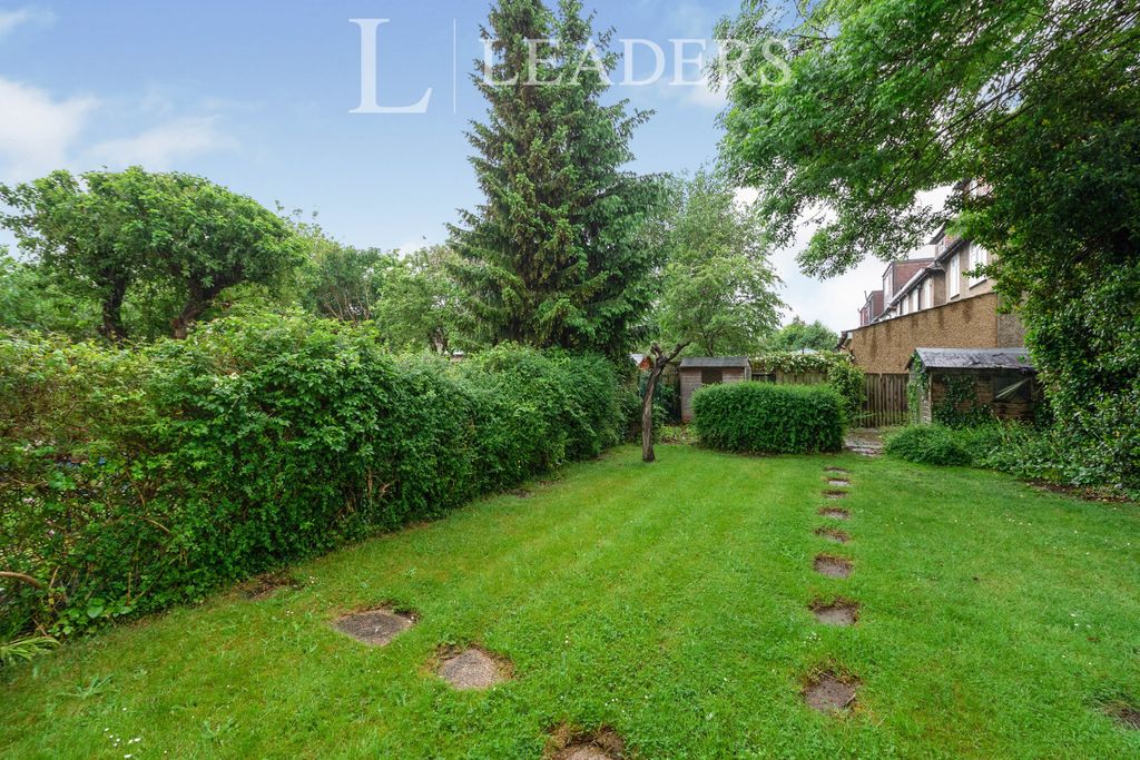 Property photo 2 of 9 Garden