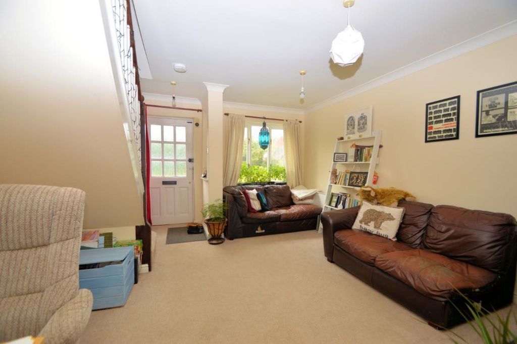 Property photo 3 of 11 Living Room