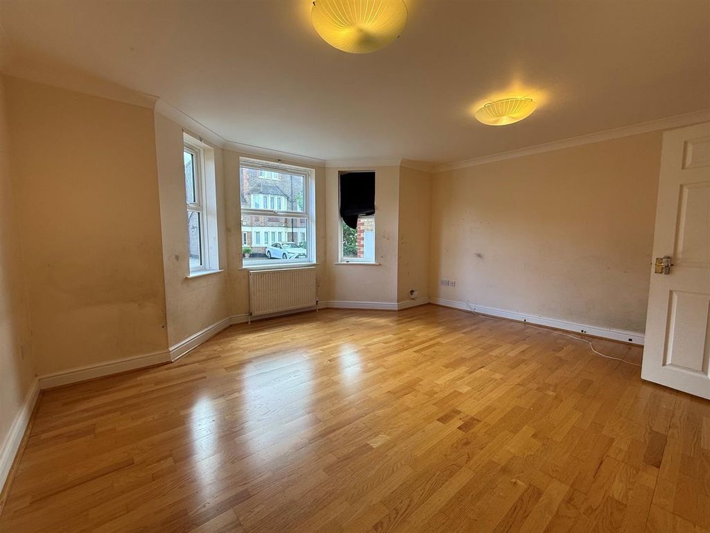 Property photo 3 of 10 Lounge/ Dining Room
