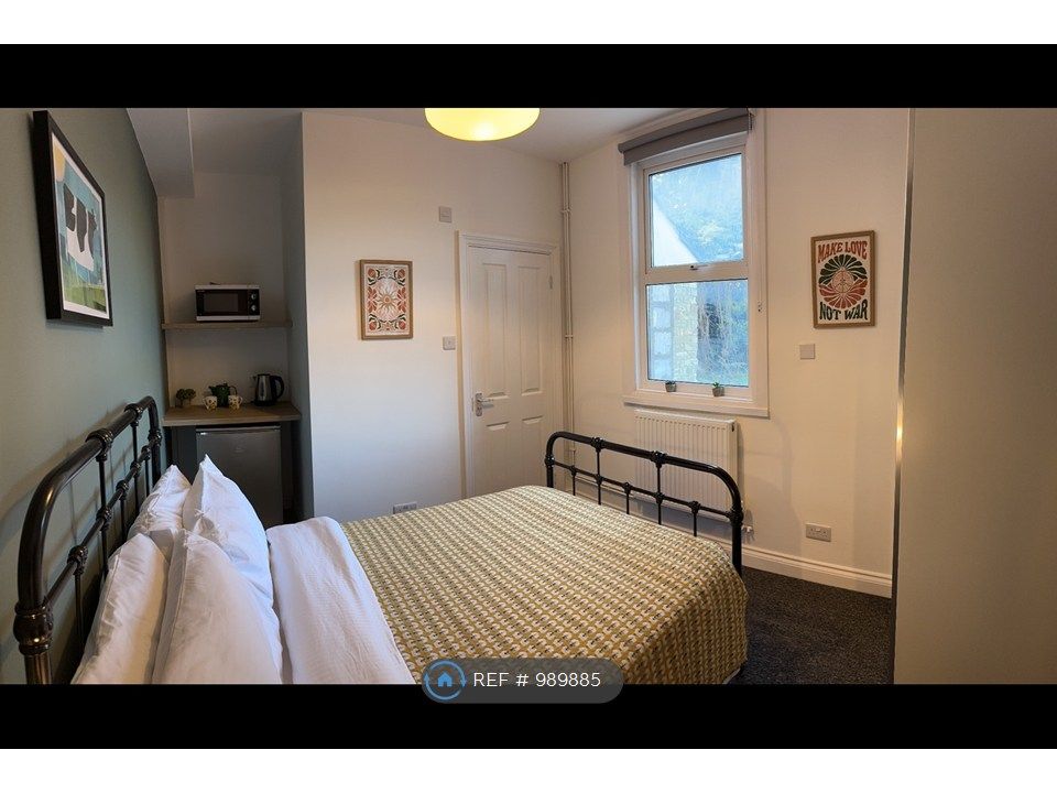 Property photo 2 of 10 En Suite Studio Room