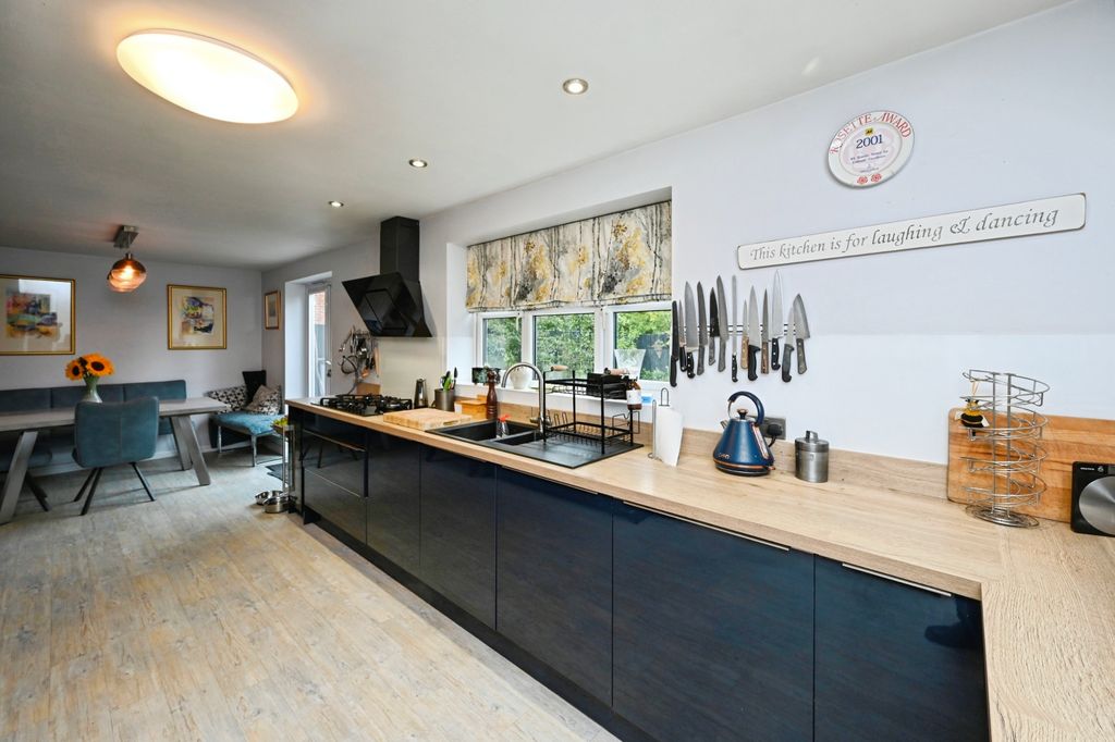 Property photo 3 of 15 Kitchen