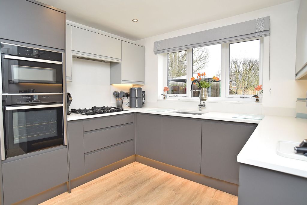 Property photo 3 of 31