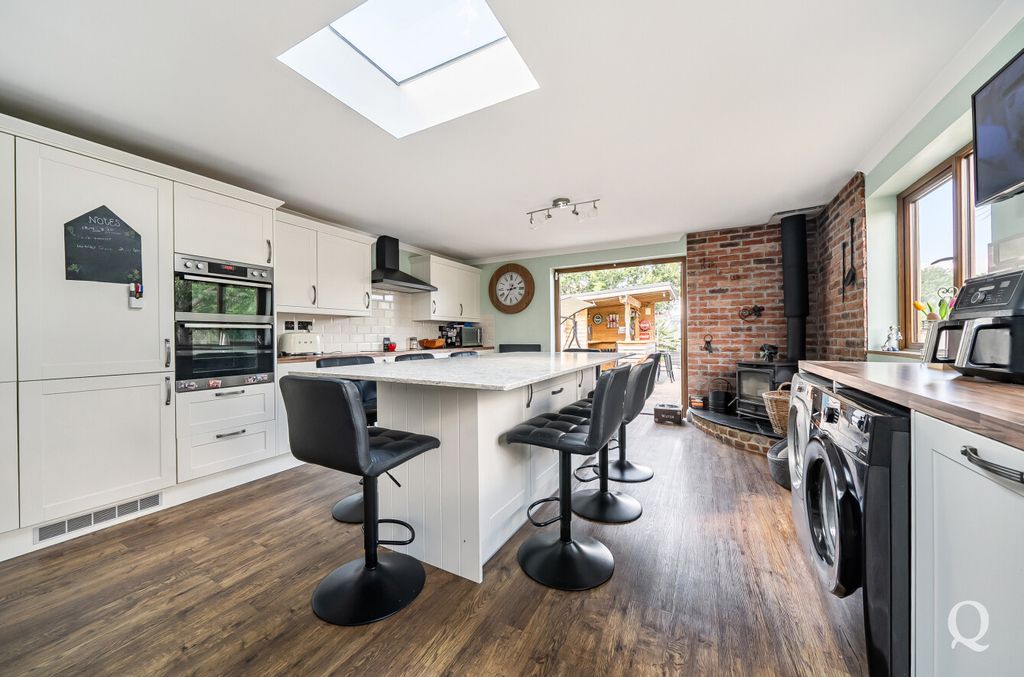 Property photo 2 of 38 6Aeba3E5-E9A8-4Fc...