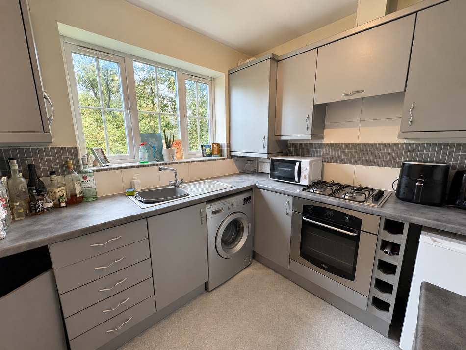Property photo 2 of 8 Kitchen