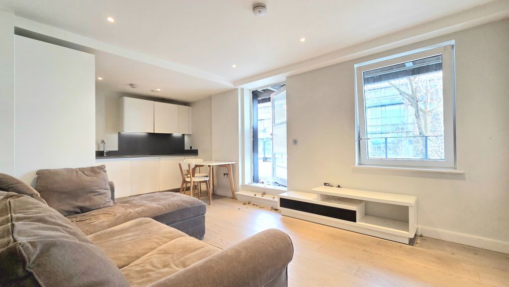 Property photo 3 of 12 Photo 7