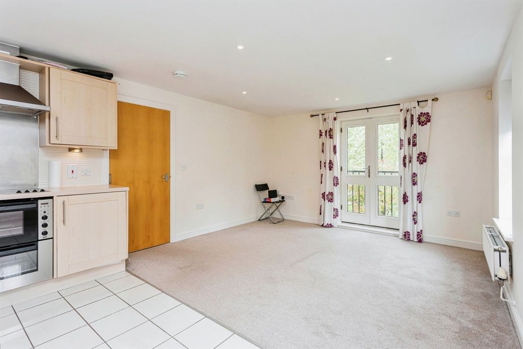 Property photo 3 of 7 Living Room