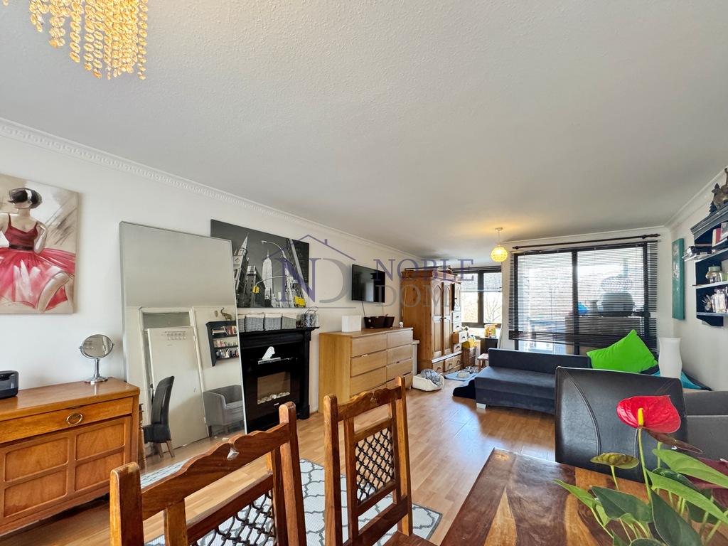 Property photo 1 of 12 3 Bedroom 1 Bathroom Flat In Isleworth