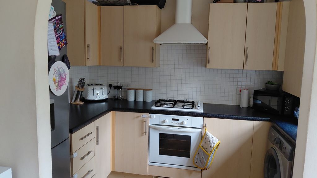 Property photo 3 of 9 5 Blackthorn Kitchen 1
