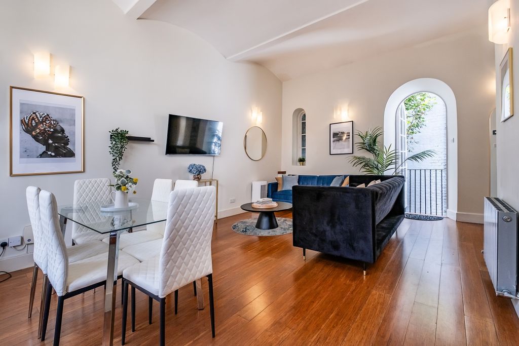 Property photo 3 of 20 Eccleston-Square-...