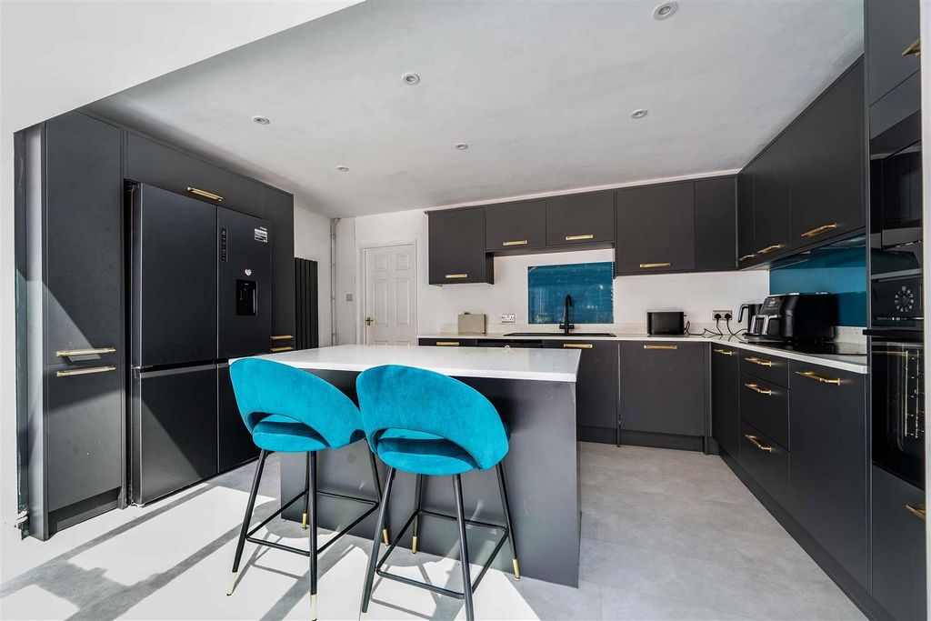 Property photo 1 of 16 Kitchen.Jpg