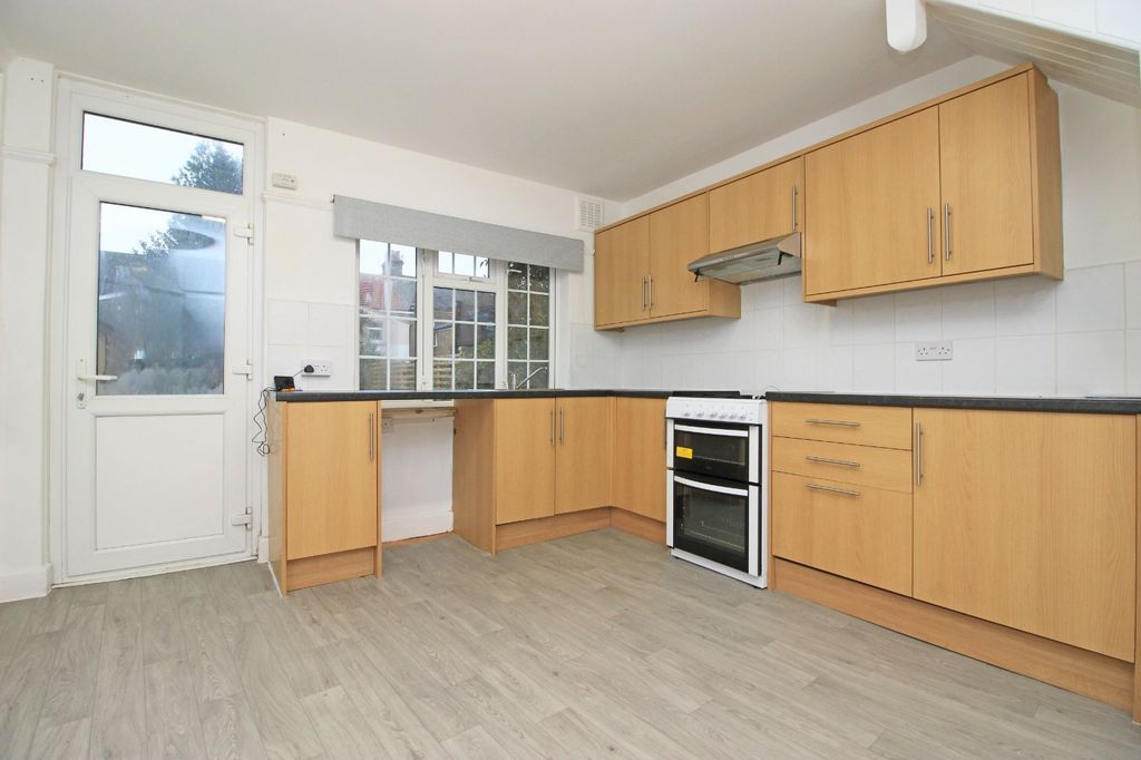 Property photo 2 of 14 Picture No. 24