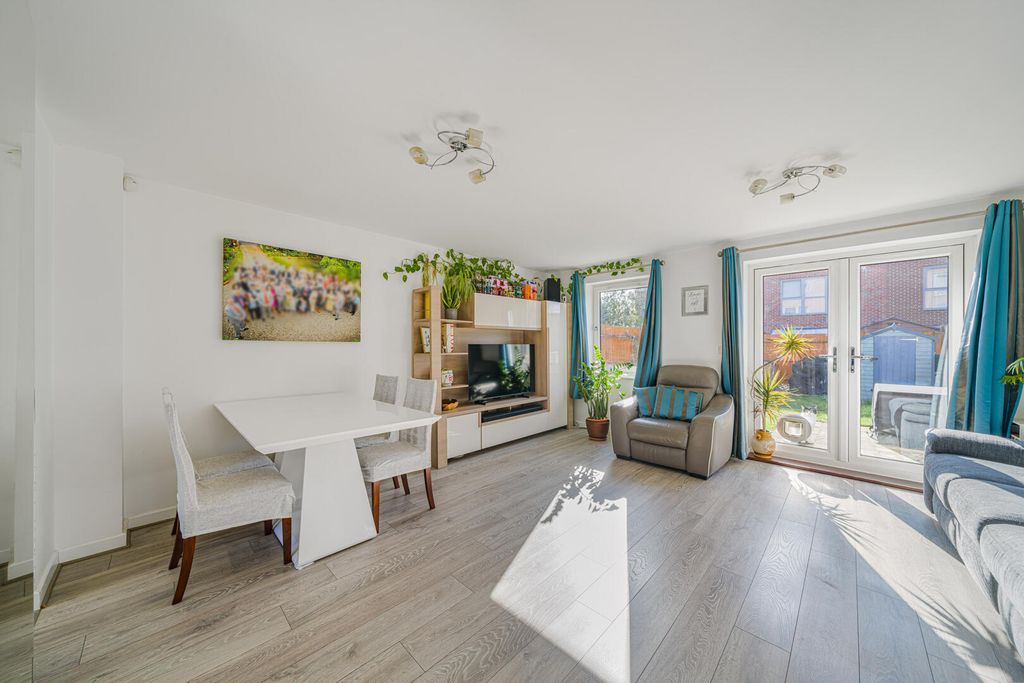 Property photo 3 of 27 Living Room