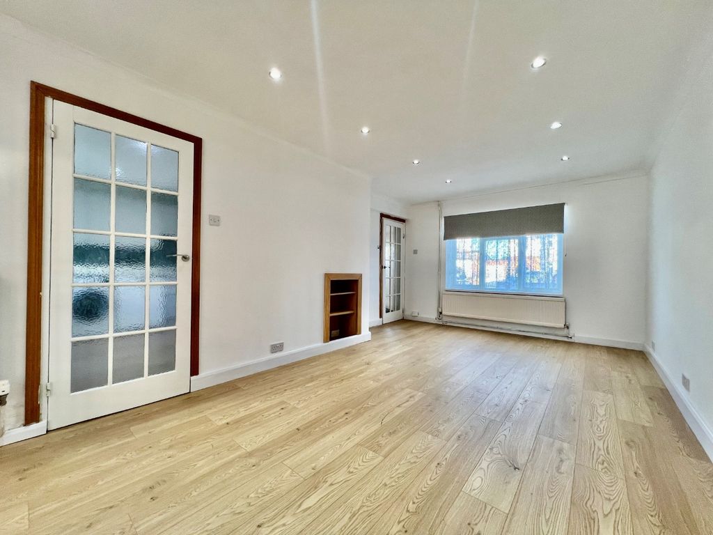 Property photo 2 of 14 4894261