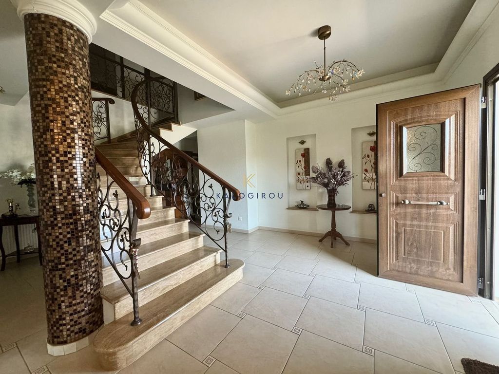 Property photo 2 of 31