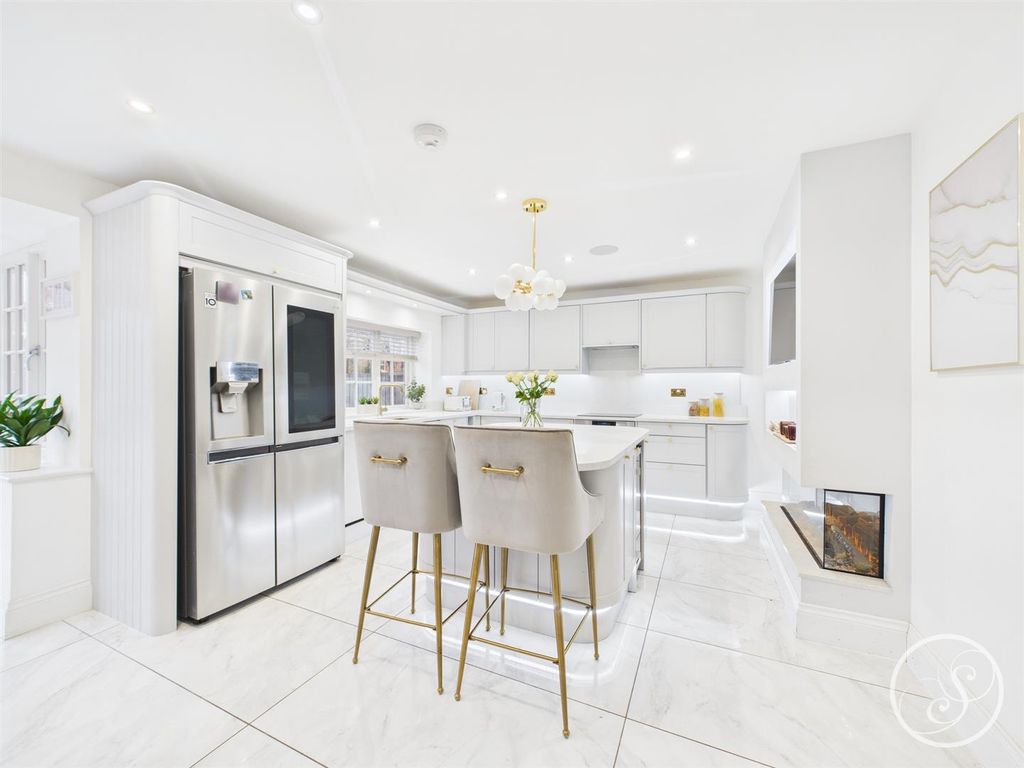 Property photo 3 of 24 Kitchen/Diner