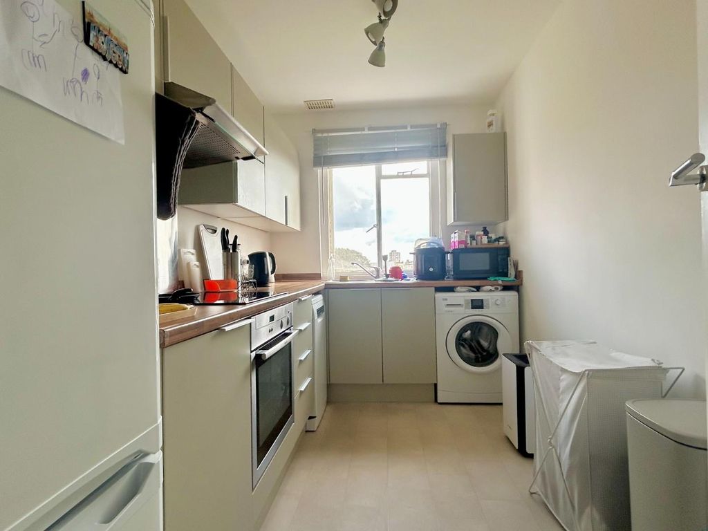 Property photo 3 of 9 Kitchen .Jpg