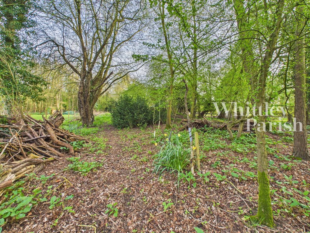 Property photo 2 of 25