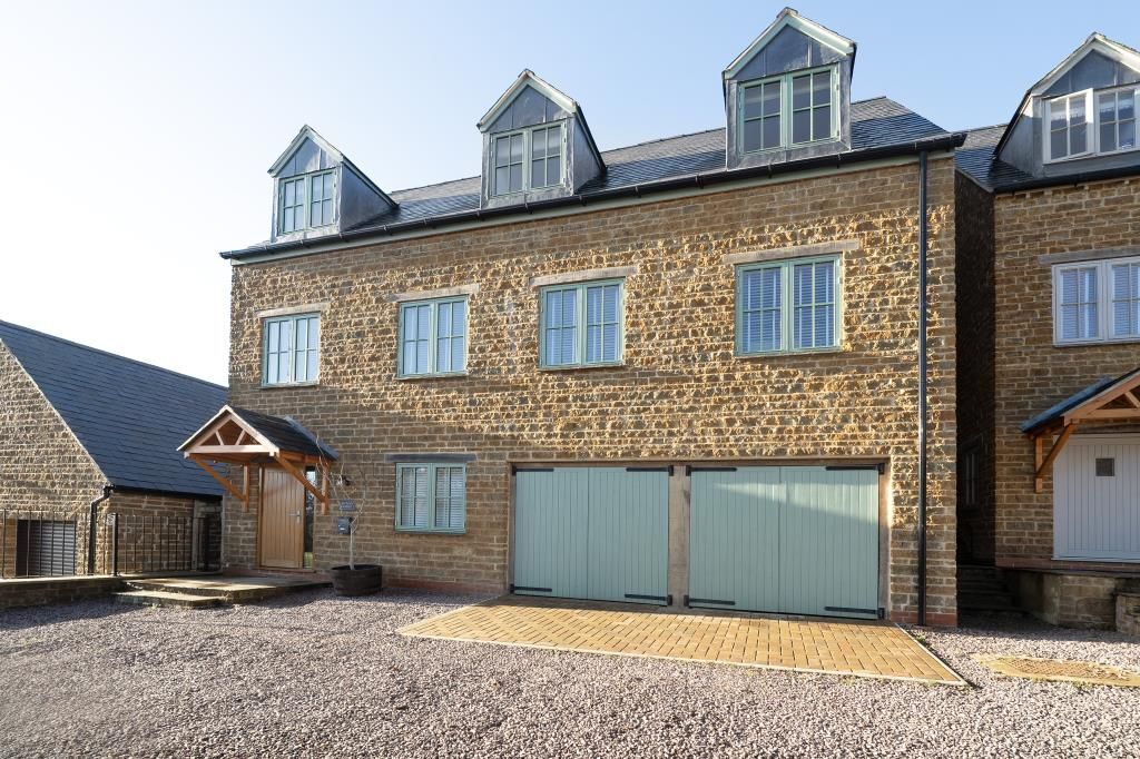 Property photo 2 of 30 Front Aspect