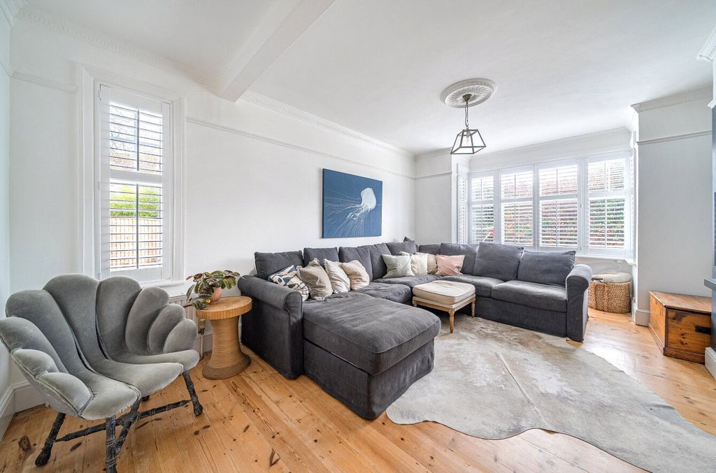 Property photo 3 of 17 Sitting Room