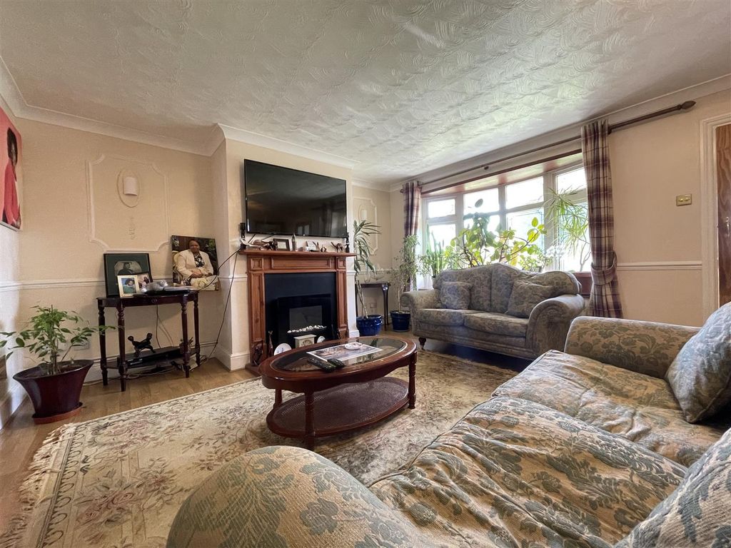 Property photo 3 of 24