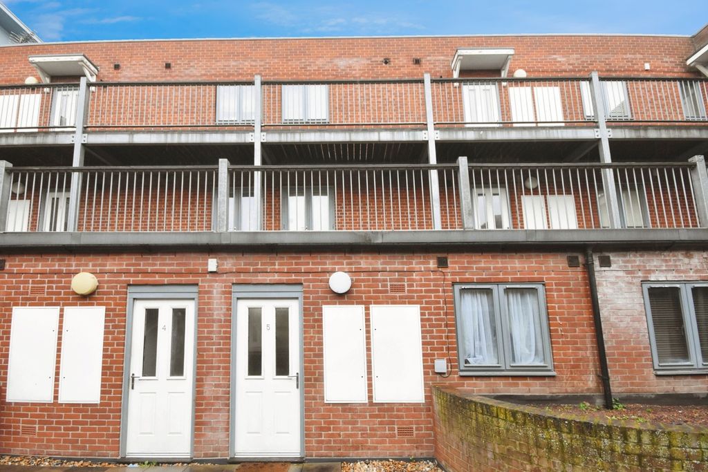 Property photo 1 of 13 Entrance