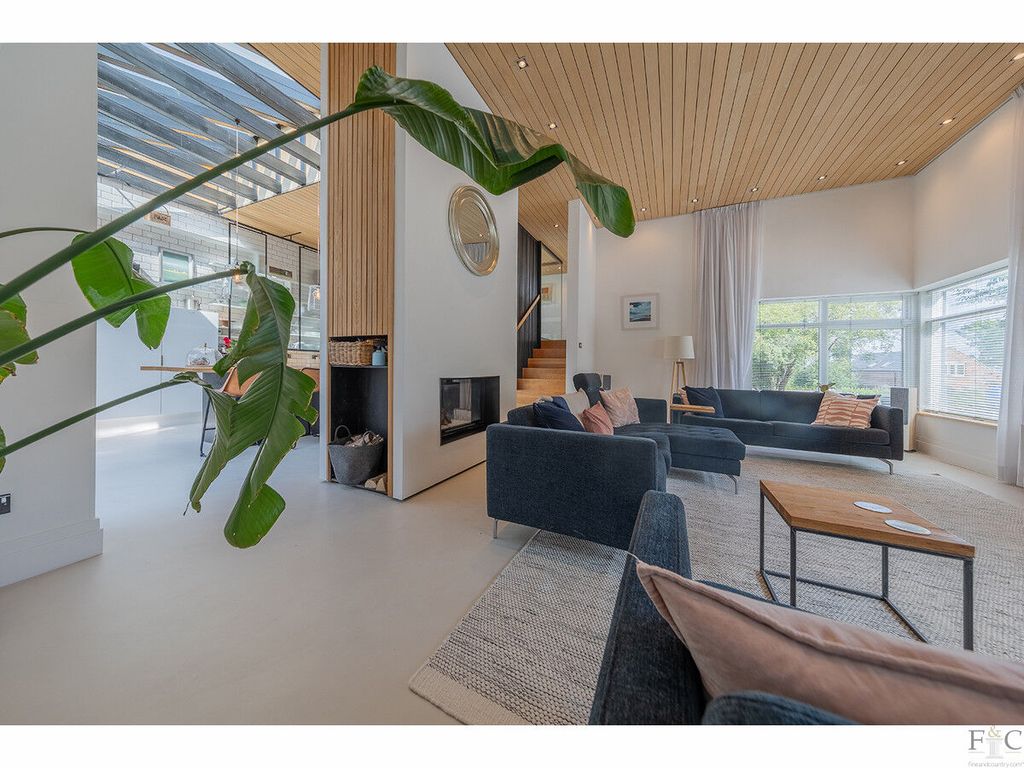 Property photo 2 of 46