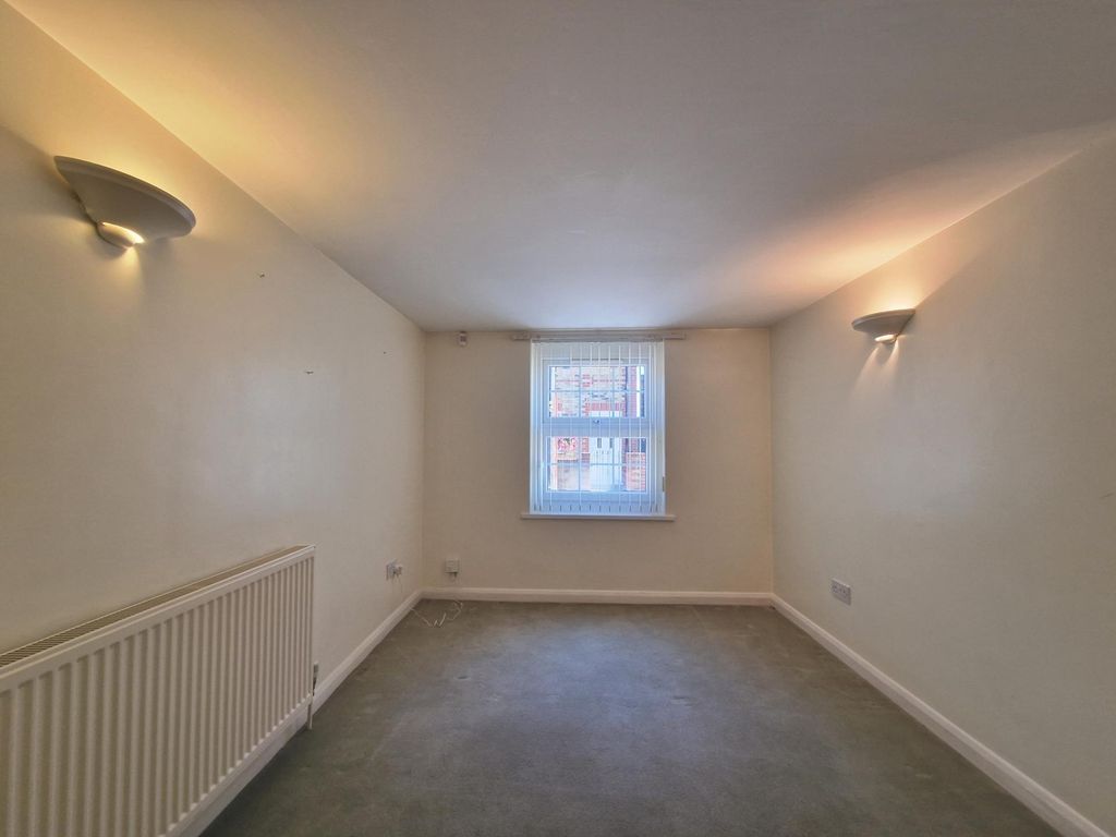 Property photo 3 of 10 Photo 8
