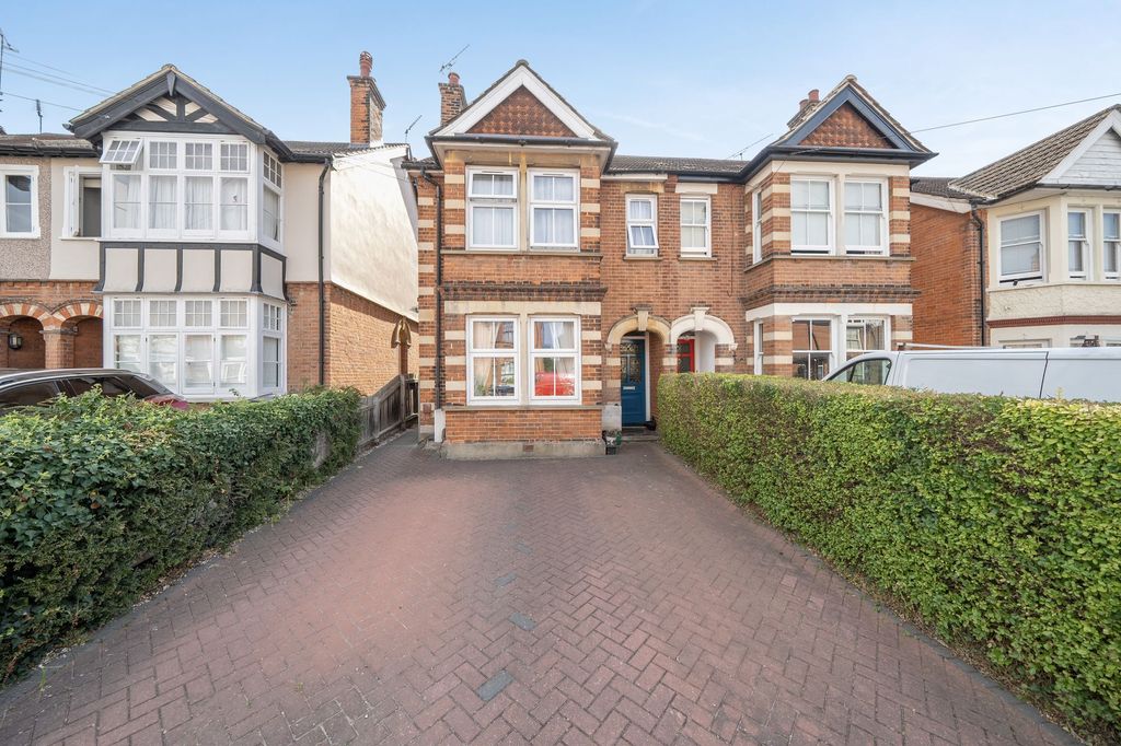 Property photo 1 of 14 Hill Road Front Aspect