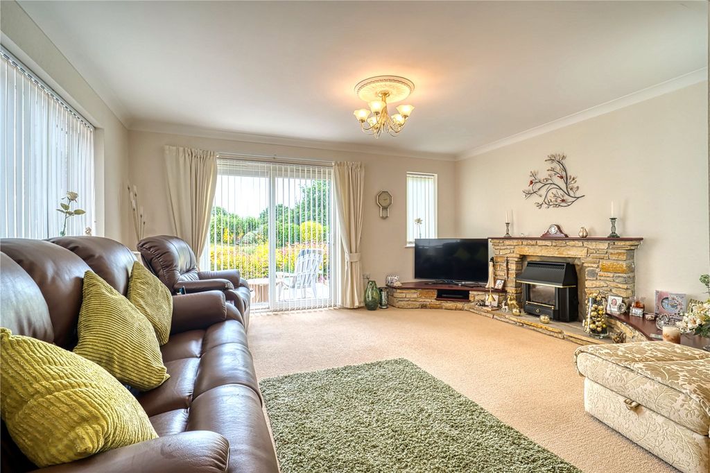 Property photo 3 of 19 Living Room