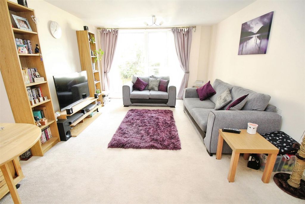 Property photo 2 of 5 c378F19F-Lounge.Jpg