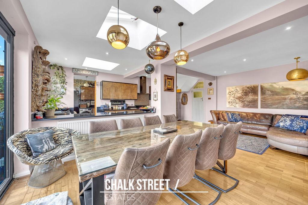 Property photo 3 of 31