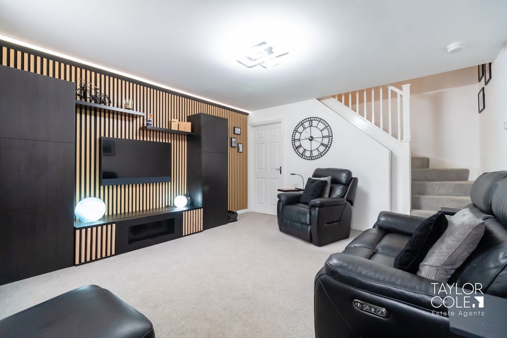 Property photo 2 of 25