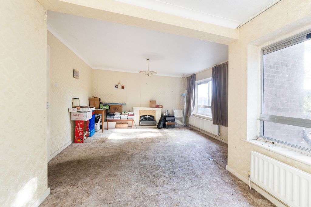 Property photo 2 of 25